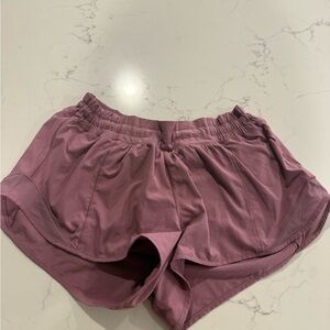 Lululemon Hotty Hot shorts 2.5 inch